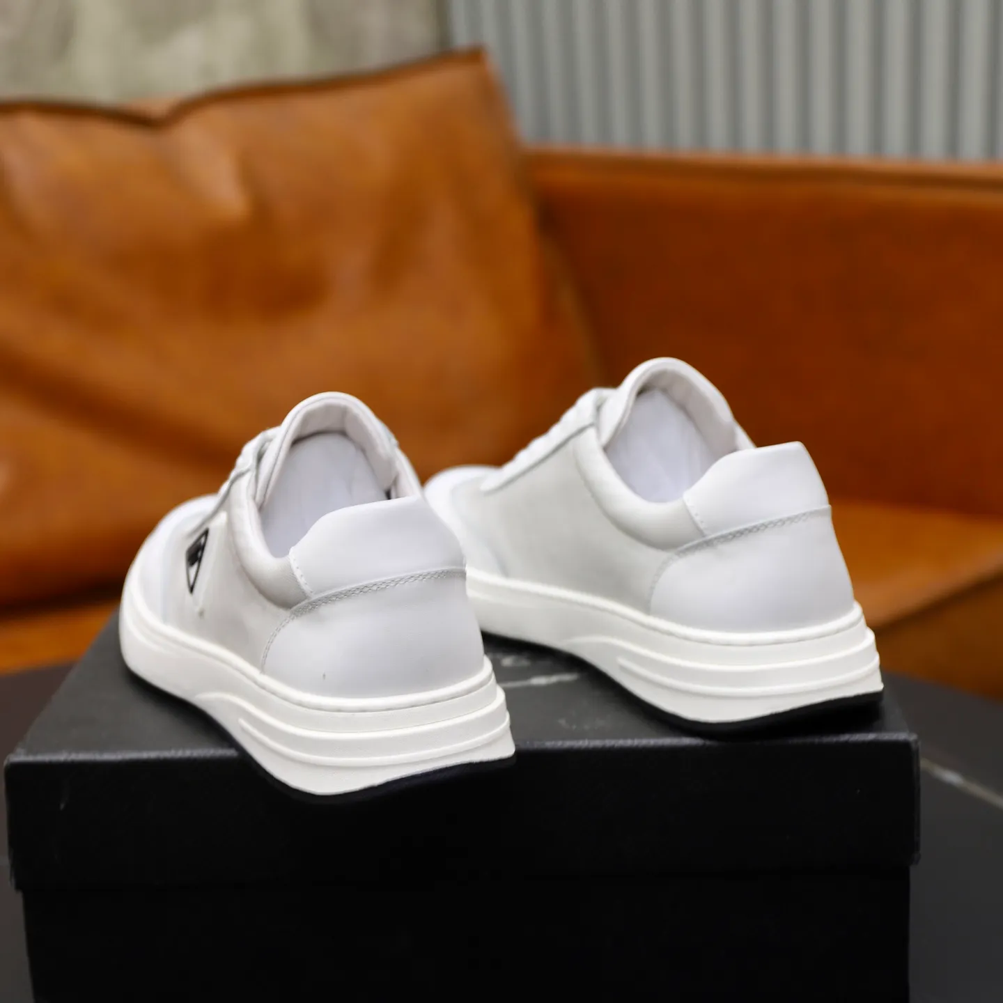 Ex-factory price: 400💰🙅‍♂️🙅‍♂️🙅‍♂️ Brand: PRADA Standard code: 38–44 (45 can be customized) Grade: Same as the official website Material: Original cowhide fabric Comfortable pigskin lining Lightweight wear-resistant outsole Style category: Men's fashionable casual shoes and boots Running sports shoes Distinguished luxury brand elements Top luxury Color: actual picture color